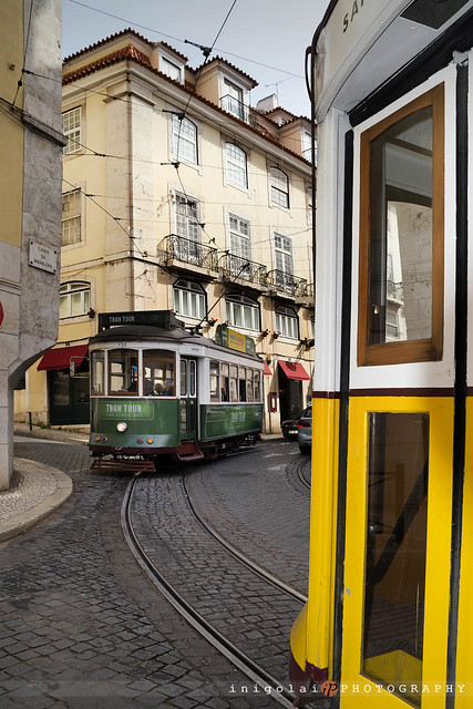 LISBOA/follow the tram