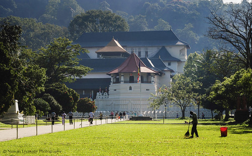 Temple of the Sacred Tooth Relic | by mlnuwan@gmail.com