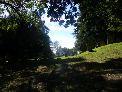 Approaching Burwash churchyard Stonegate Circular