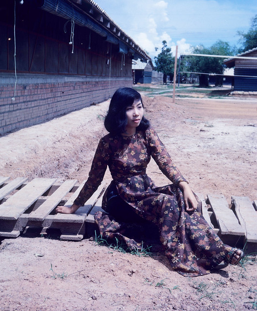 Dĩ An - BIÊN HÒA 1969 - Vietnamese lady in Ao Dai - Photo by Dr. William Bolhofer