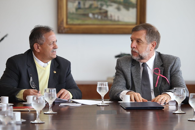 Em reunião com representantes do Centro de Vida Independente de Curitiba e Região Metropolitana e do Conselho Estadual da Pessoa com Deficiência