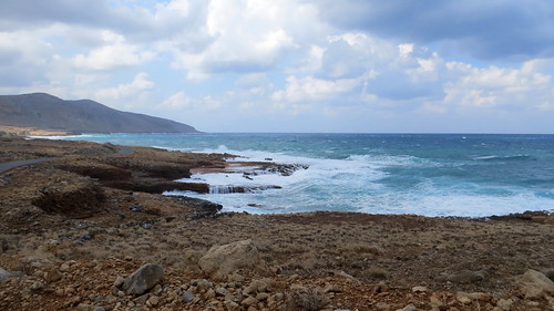 Kreta 2014 205 Ook bij Kato Selles hoge golven. / Also at Kato Selles high waves