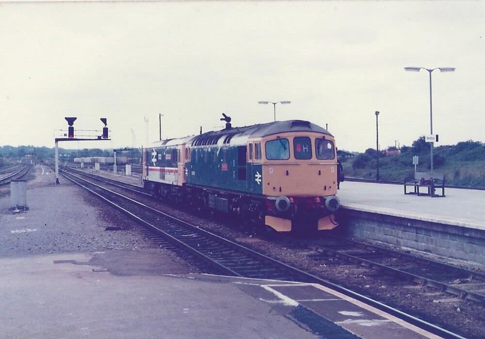 33008 | 33008 & 73123 at Westbury on their way down to Laira… | Flickr
