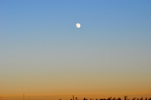 sunset moon texas sugarland threequartermoon lovelyevening ahobblingaday sugarlandmemorialpark brazosrivercorridor
