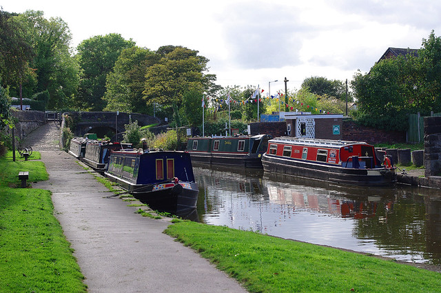 D11399.  The Macclesfield Canal at Marple.