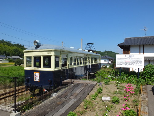 別所温泉駅で保存されている「丸窓電車」