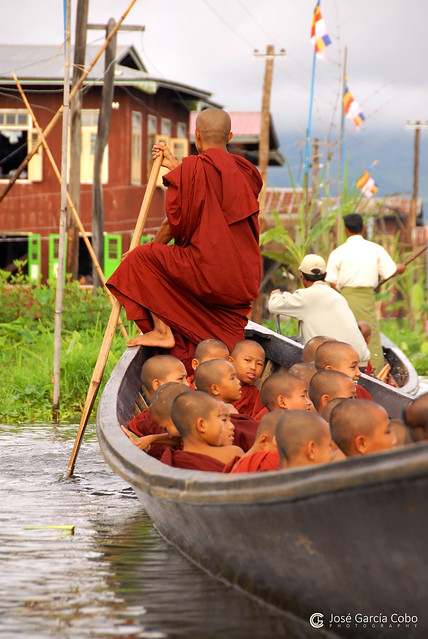 11-10-02 Myanmar, Lago Inle (678) R01