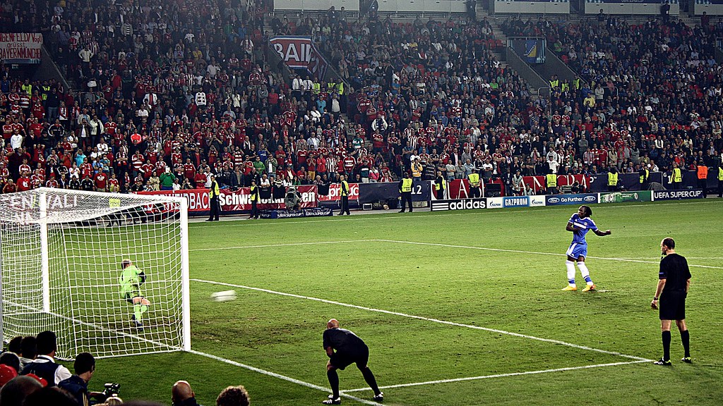 Manuel Neuer saves the final penalty by Romelu Lukaku during their UEFA Super Cup final (Czech Republic)