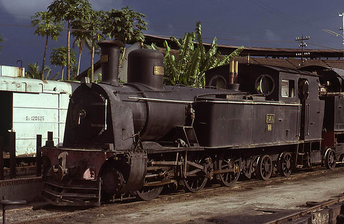 train sumatra indonesia tank transport engine rail railway steam transportation locomotive kodachrome 36 hartmann tebingtinggi 064t