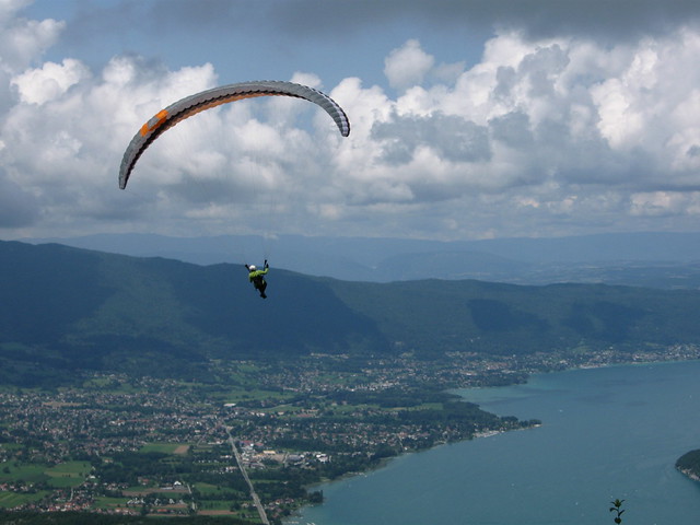 Parapente over Lac Annecy