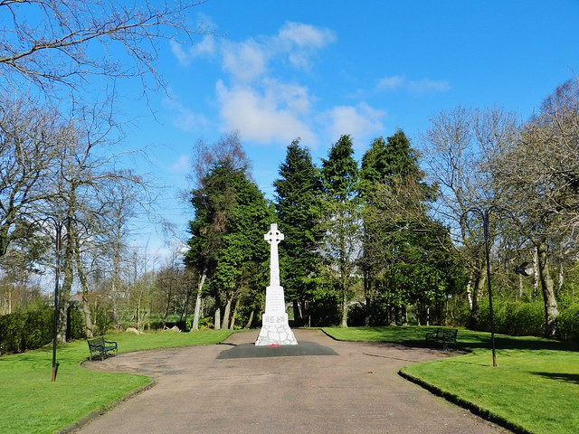 Stepps District War Memorial, Stepps, Glasgow, April 2017