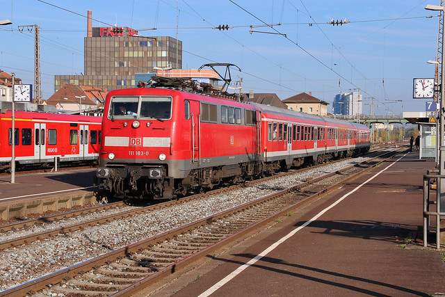 111 183-0 fährt aus Schweinfurt Hbf. aus. (KBS 810)