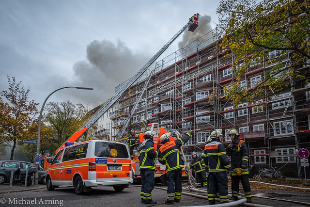 2014-11-04 Dachstuhlbrand in Eimsbüttel
