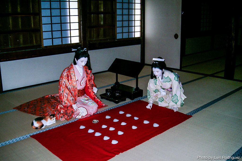 Juegos del periodo Edo en el castillo de Himeji (exposici&oacute;n antes de la restauraci&oacute;n)