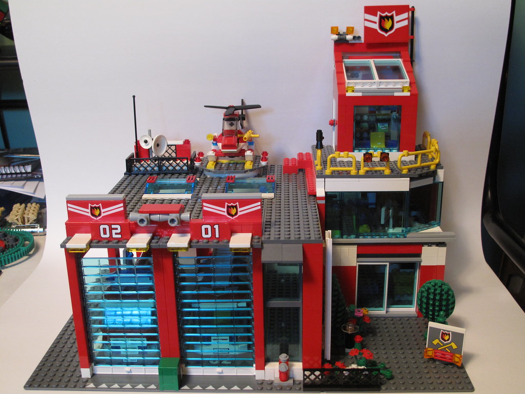 Comment construire une station LEGO ?