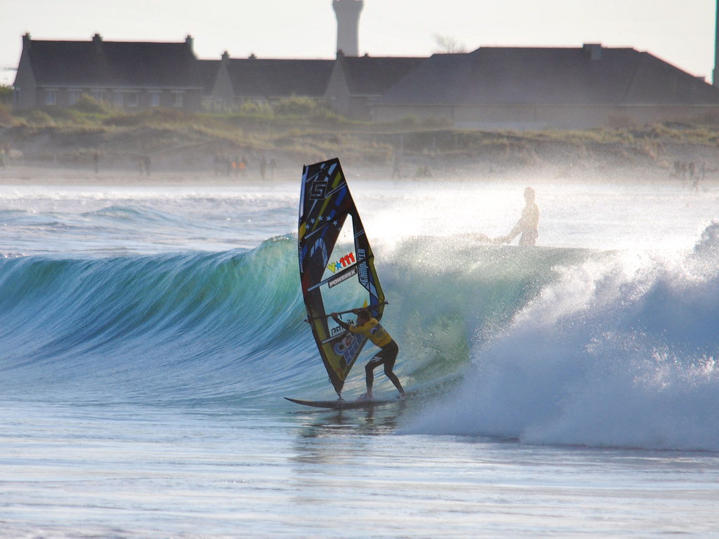 Ricardo Campello takes a wave - a photo on Flickriver