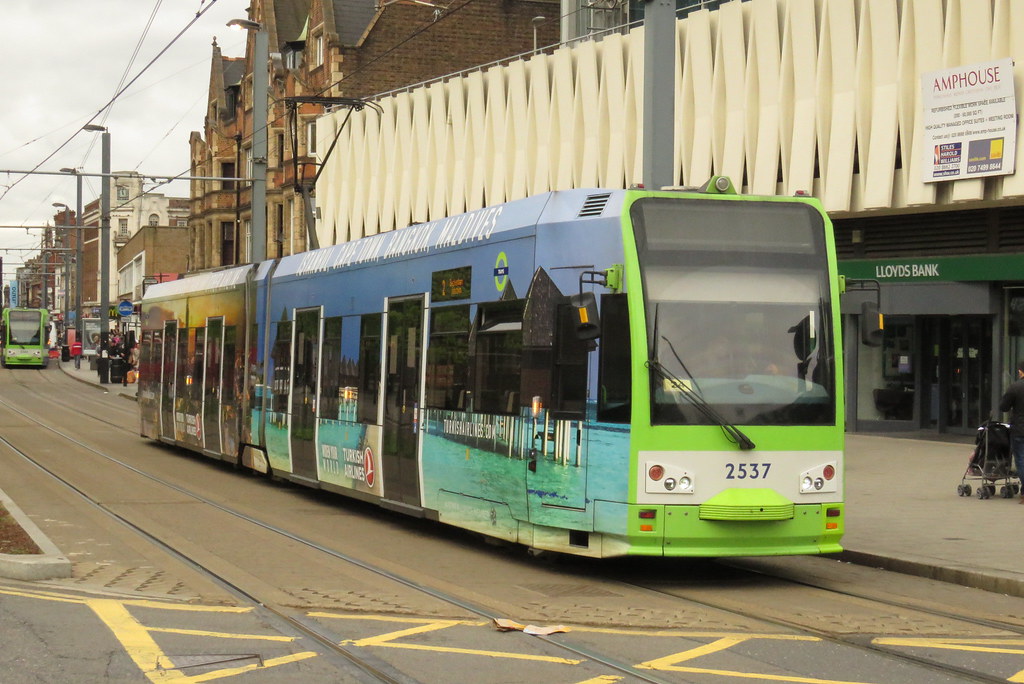 2537-east-croydon-croydon-tramlink-cr4000-flexity-swift-tr-flickr