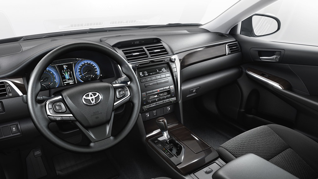 Đánh giá xe Toyota Camry 2014 và bảng giá lăn bánh đi kèm