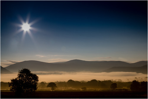lakedistrict cumbria autumn keswick sunrise sunburst mist mountains hills fog johnturp