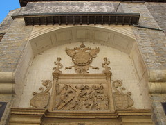 Convento de Santa Cruz - Parte superior de la portada