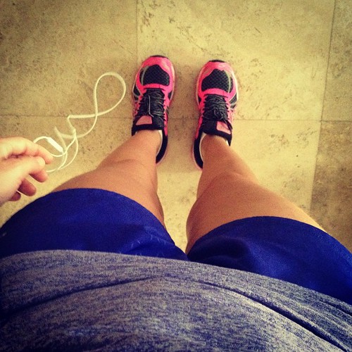 Don't Stop!  Just Do It ✔️ Musculação  #juliaruegg #justdoit #justforfun #fitgirl #gym #saibaleiadessecorpodesereia #miami #miamibeach #sunnyisle #nike #asics #letsdoit | by Julia Corsi
