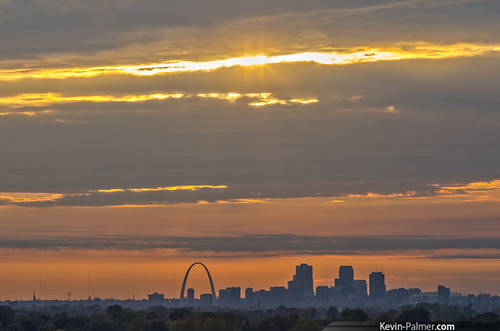 Golden Skyline by kevin-palmer, - <a href="http://www.kevin-palmer.com" rel="nofollow">www.kevin-palmer.com</a> - Sunlight shines th