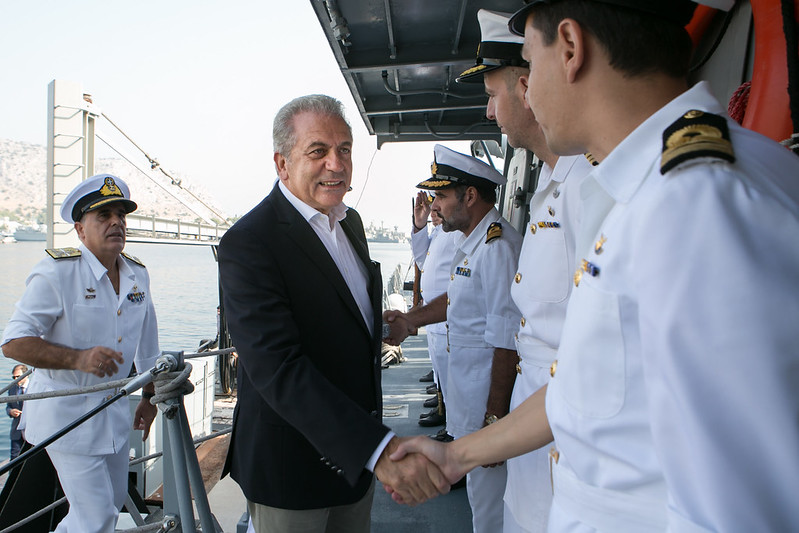Επίσκεψη ΥΕΘΑ Δημήτρη Αβραμόπουλου στο Αρχηγείο Στόλου και σε Πολεμικά πλοία στο Ναύσταθμο Σαλαμίνος‏