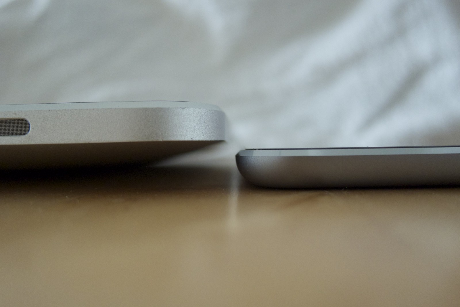 Thickness of iPad Air 2 and iPad(1st Gen).