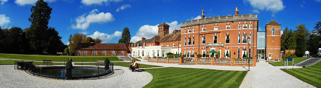 Oakley Hall Panorama | akley Hall is a 