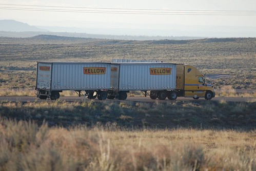arizona truck highway semi freight doubles 18wheeler tractortrailer bigrig interstate40 freightliner ltl yrc yellowfreight carrires doubletrailers