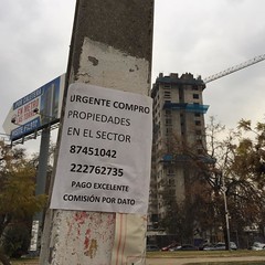 Especulación inmobiliaria*  (*) El aviso no tiene nada que ver con el edificio en construcción que se ve atrás de  este. O si?   #NoSeaWeon #NoVendaElBarrio