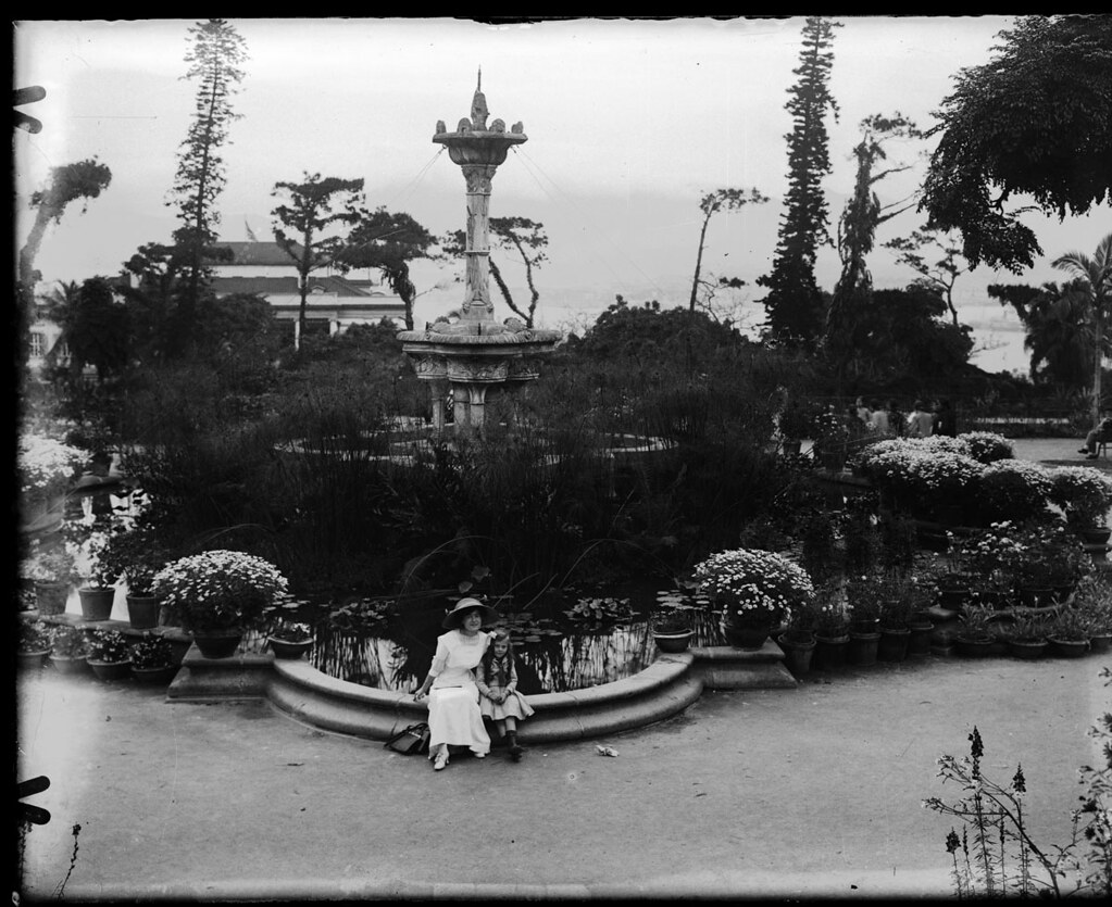 Hong Kong Botanical Garden, Marie-Félicité w/Bigsis, about 1912