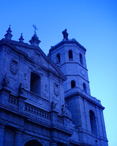 Empieza a oscurecer en la catedral | by elewa