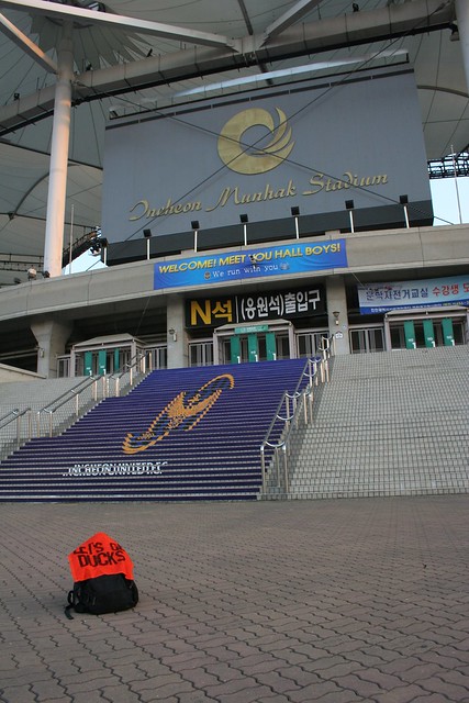 Duck Towel Invasion: Incheon Munhak Stadium