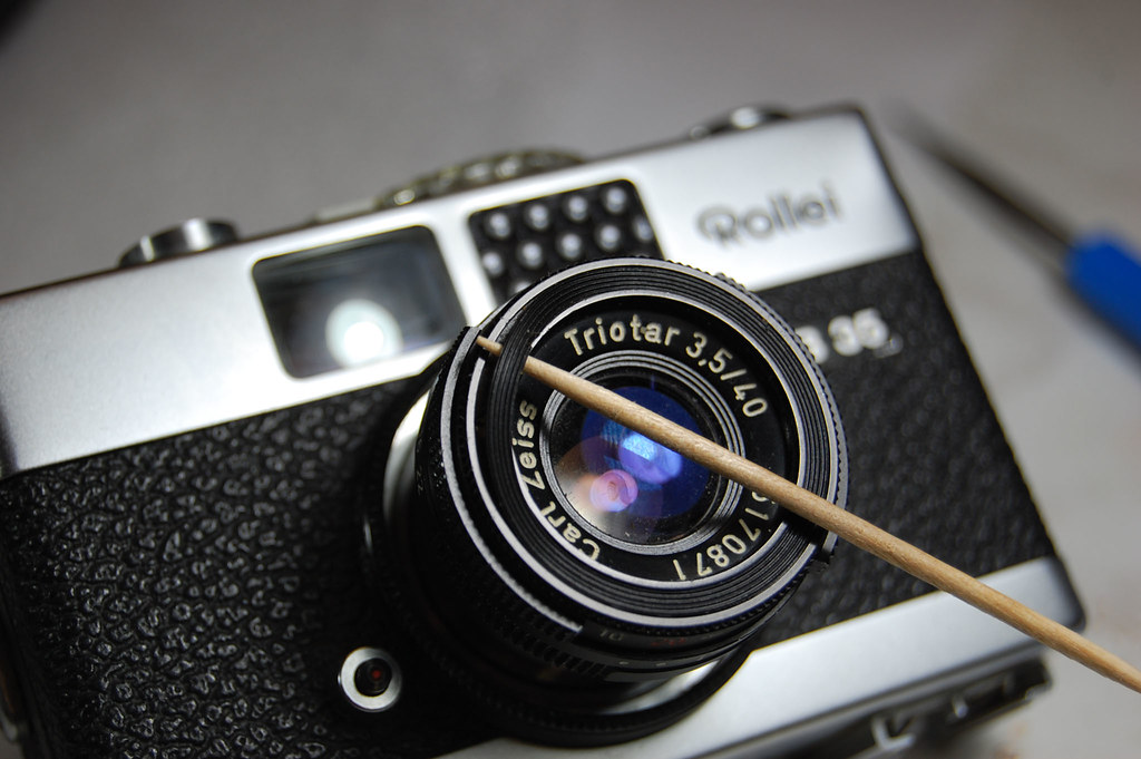 Rollei B35 Removing Frontlens (02) | Rollei B35 Small German… | Flickr
