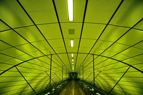 abstract green lines architecture underground airport publictransportation geometry curves hamburg architektur s1 grün flughafen sbahn nonluoghi geometrie nonplace linien nonlieux difridi