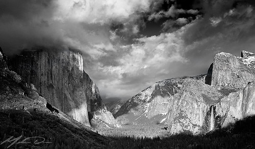 Tunnel View Sunset, B&W by mikediazphotography