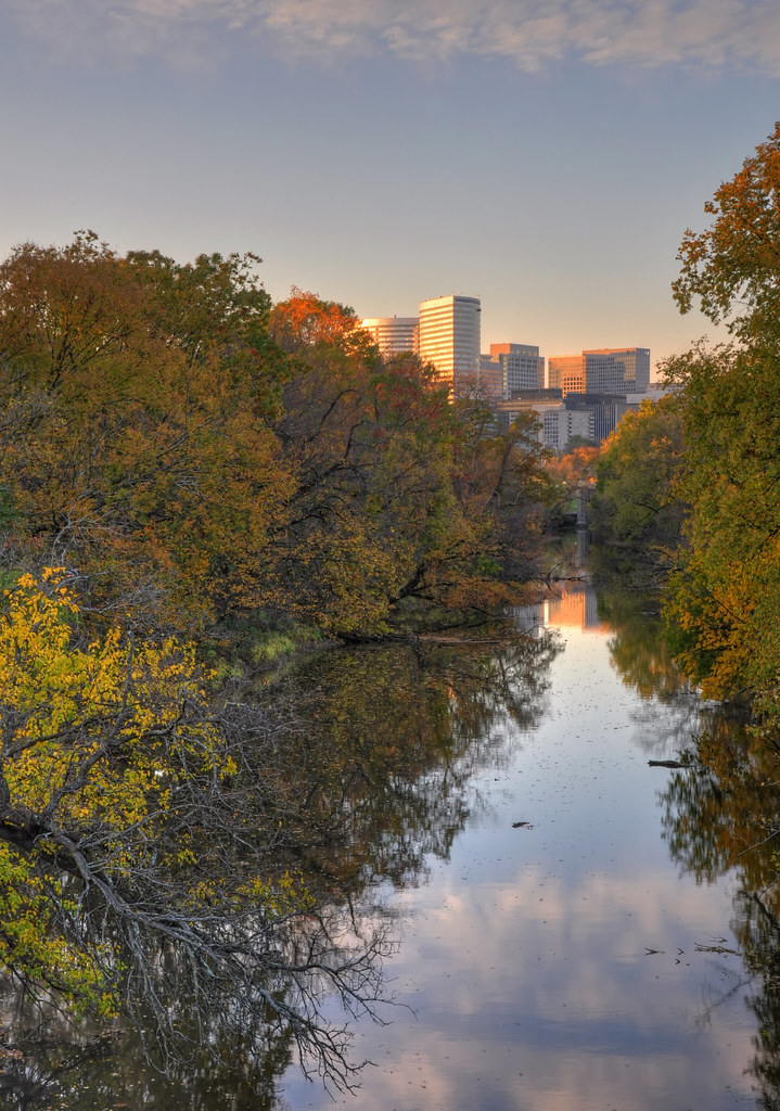 Upriver to Rosslyn | From the blog @ www.reidkasprowicz.com/… | Flickr