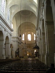 Nef de la cathédrale Saint-Louis de Versailles