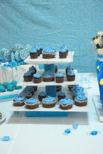 The Blue Bridal Party / Cupcakes