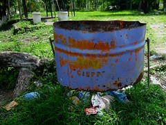 Tikal 76 - Bottomless rubbish bin in El Cruce, what a good idea