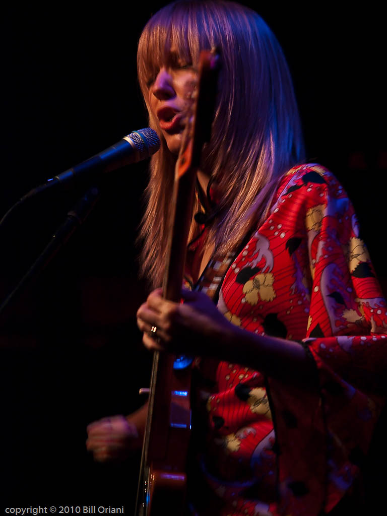 Ume @ the Mohawk Club | Lauren Larson of the Austin band, Um… | Flickr