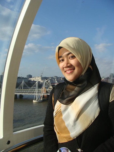 Mahufuzah Zainol, Cardiff University student, Wales Regional Winner of Shine awards 2010