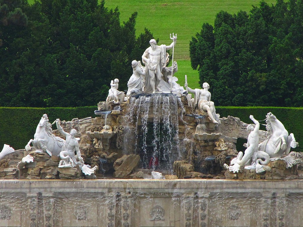 Дворец водопадов. Шёнбрунн Австрия фонтаны. Дворец шёнбрунн фонтан. Фонтаны Шенбрунн Вена. Шёнбрунн фонтан Нептуна.