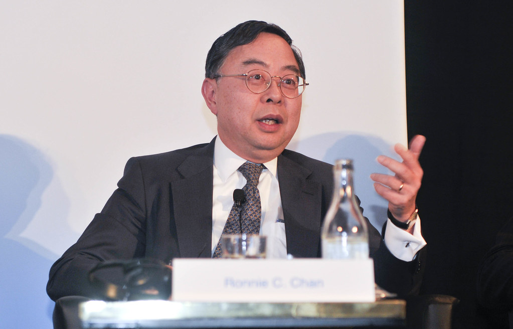 Elite Advisor Hails 'Robust' Global Economy, National Overheating Looms