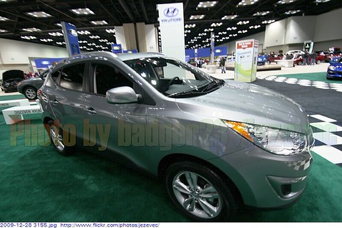2010 Hyundai Tucson compact crossover SUV 2009-12-28 3155 Cars at the 2010 Indy Auto Show | by Jezevec40 (formerly Badger 23)
