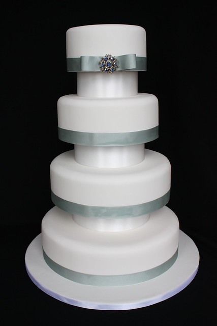 4 Tier Brooch Wedding Cake with Separators