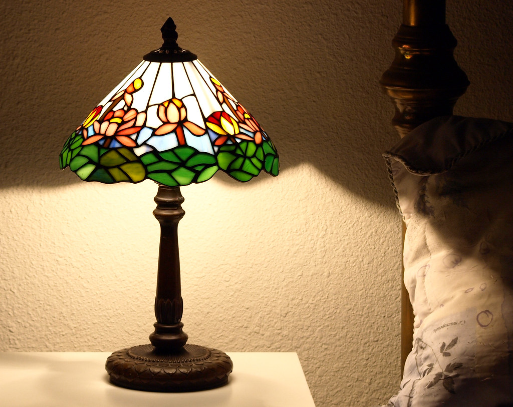 Bedside Lamp | Here is a picture of a lamp in the guest bedr… | Flickr
