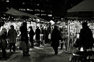 Last Minute Shoppers... | Tasayu Tasnaphun | Flickr