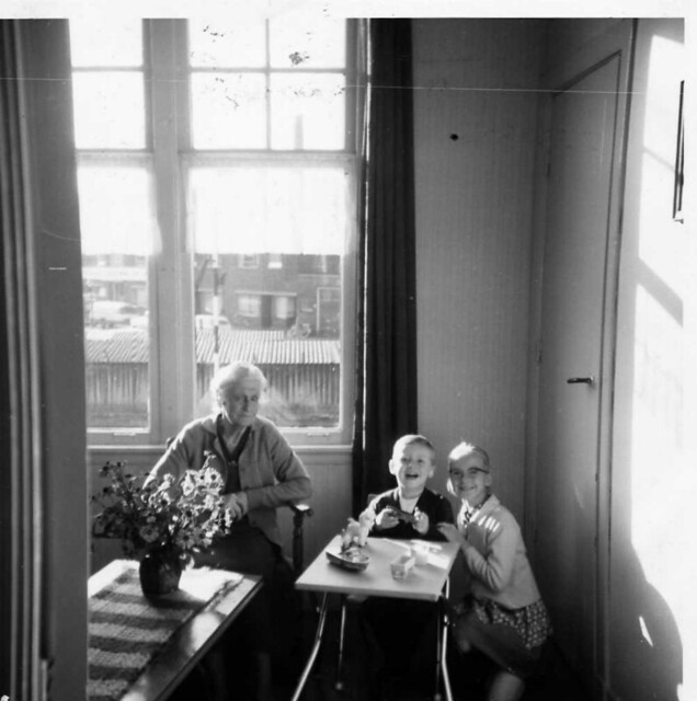 young and old makes quite a difference ... Eemstraat 14 , Den Haag/The Hague , Holland , appr. 1964